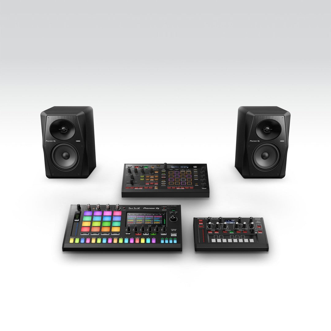 Pioneer DJ VM-50 5” Active Monitor Speaker in Black Set up 2